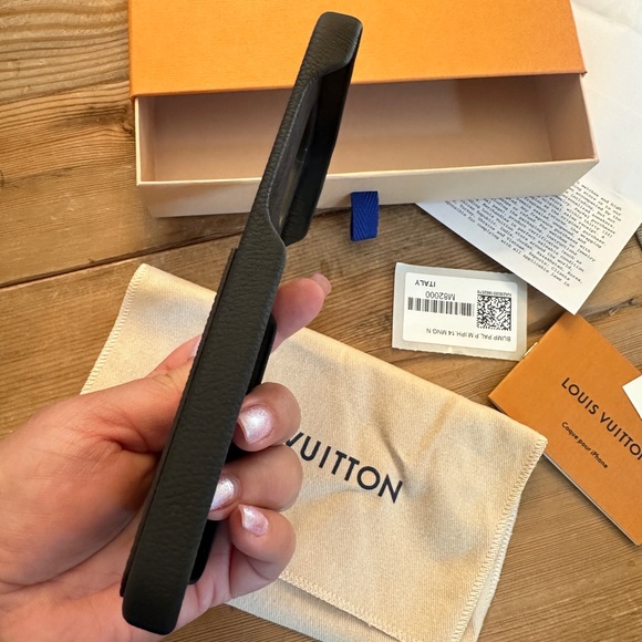 iPhone 14 Pro Max 100% Authentic full set Louis Vuitton Pallas Bumper - Picture 8 of 11